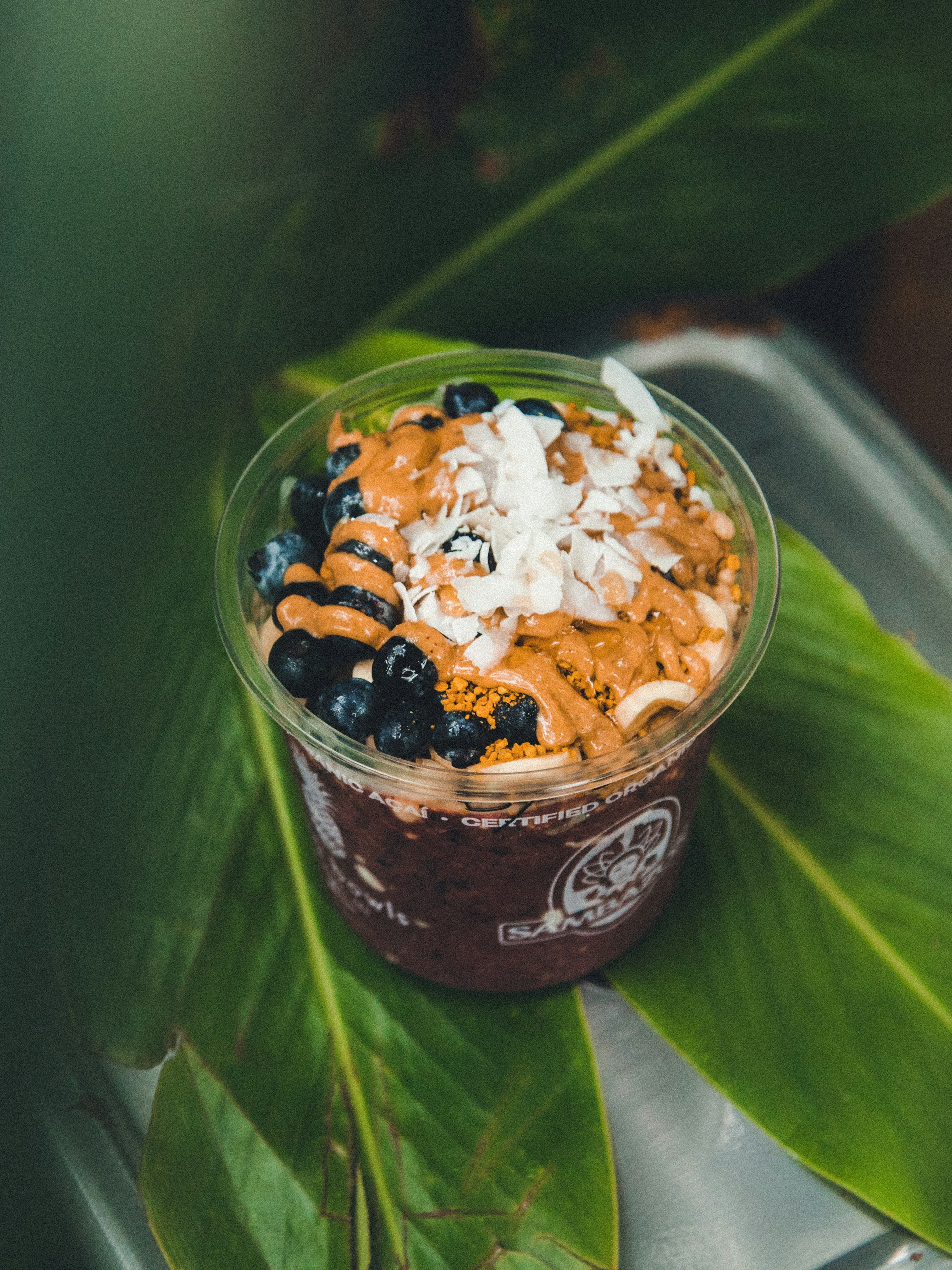 Acai Smoothie Bowl mit Erdnusssauce für Fingerfood-Buffet