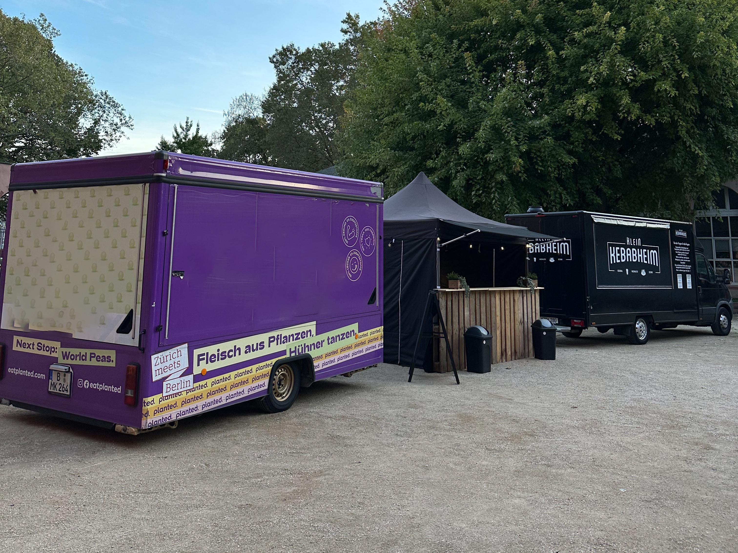 Foodtruck Meile auf einem Sommerfest im Mainzer Schloss