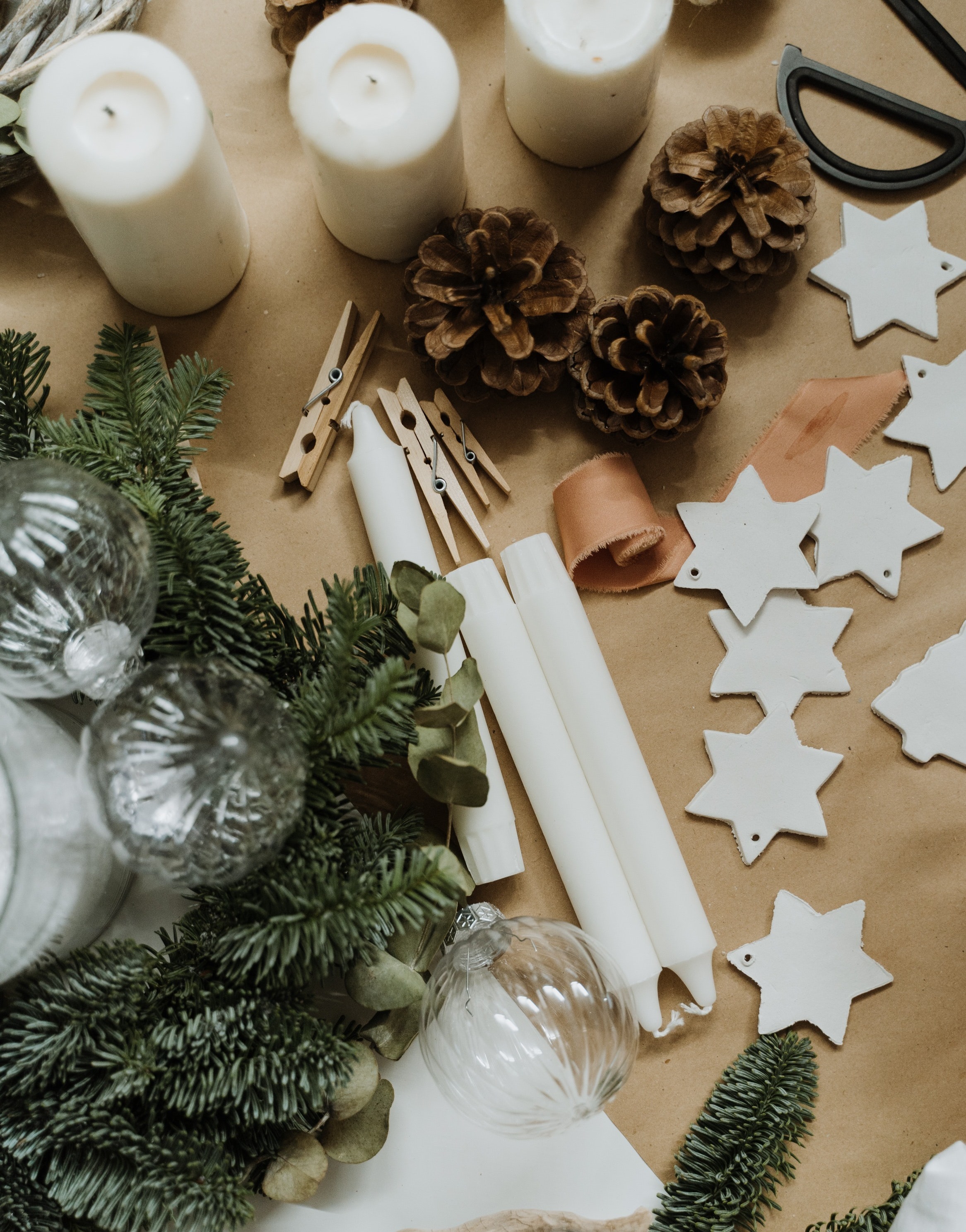 Weihnachtliche Deko für Weihnachtsfeier-Catering